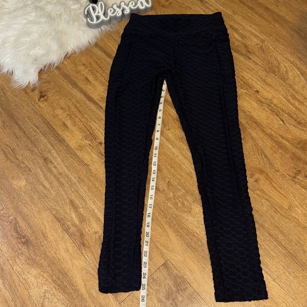 XJBOOST size S/M, navy blue leggings with pockets, pre owned, in great condition